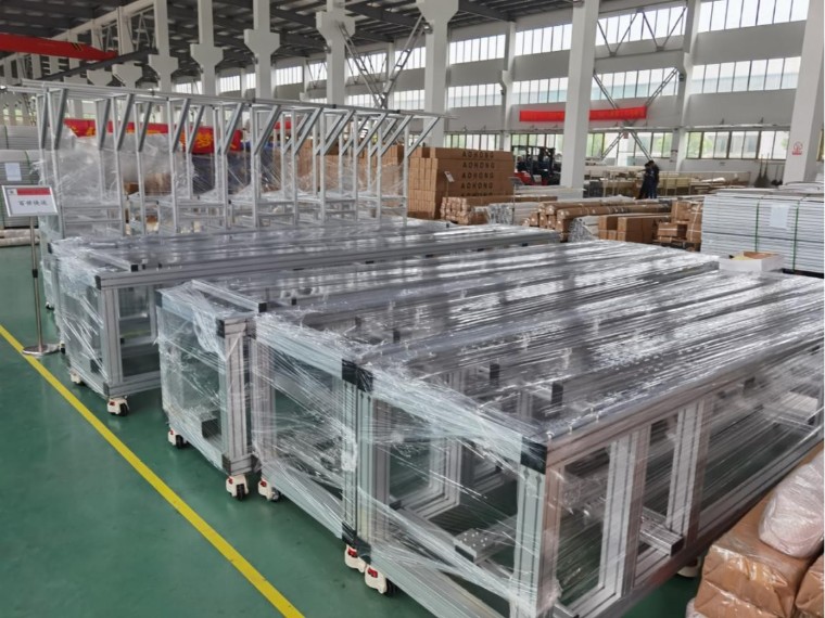 為什么工廠設(shè)備機架都紛紛改用鋁型材機架？